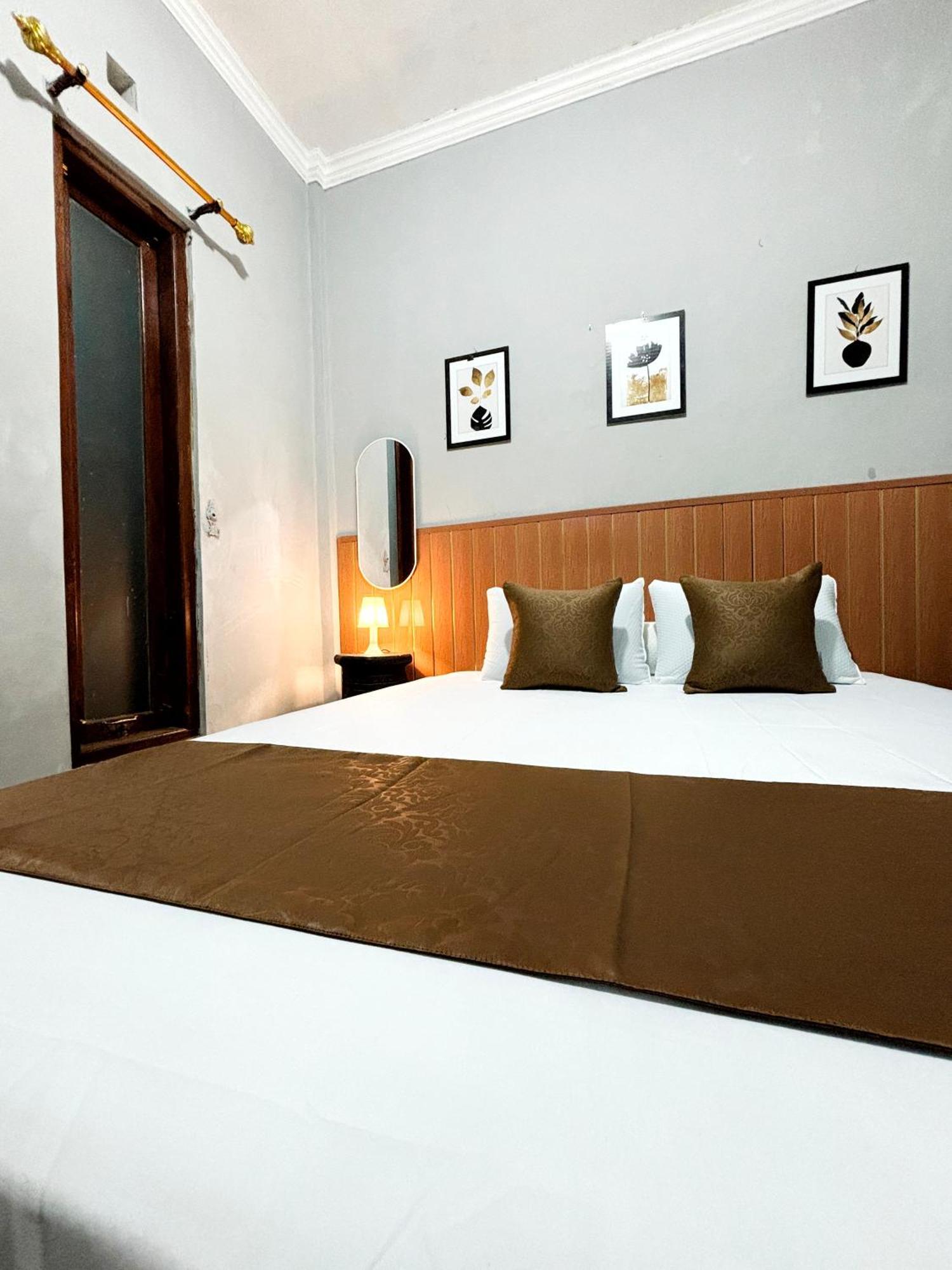Jogja Day Inn Джок'якарта Екстер'єр фото