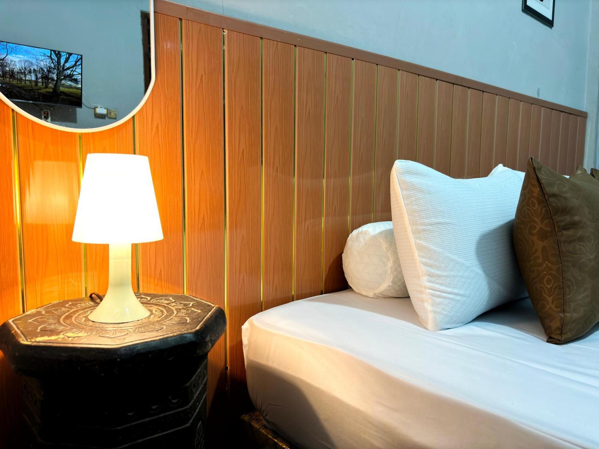 Jogja Day Inn Джок'якарта Екстер'єр фото