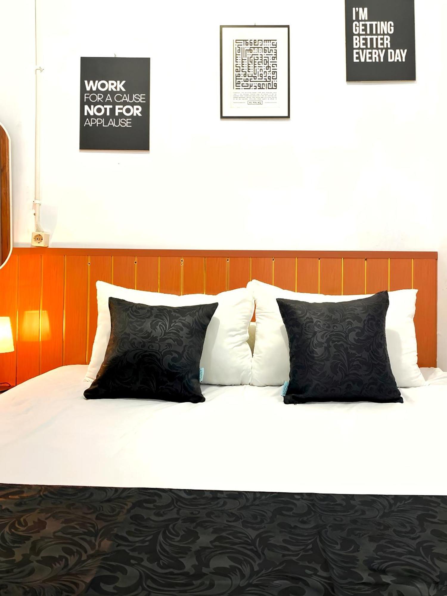Jogja Day Inn Джок'якарта Екстер'єр фото