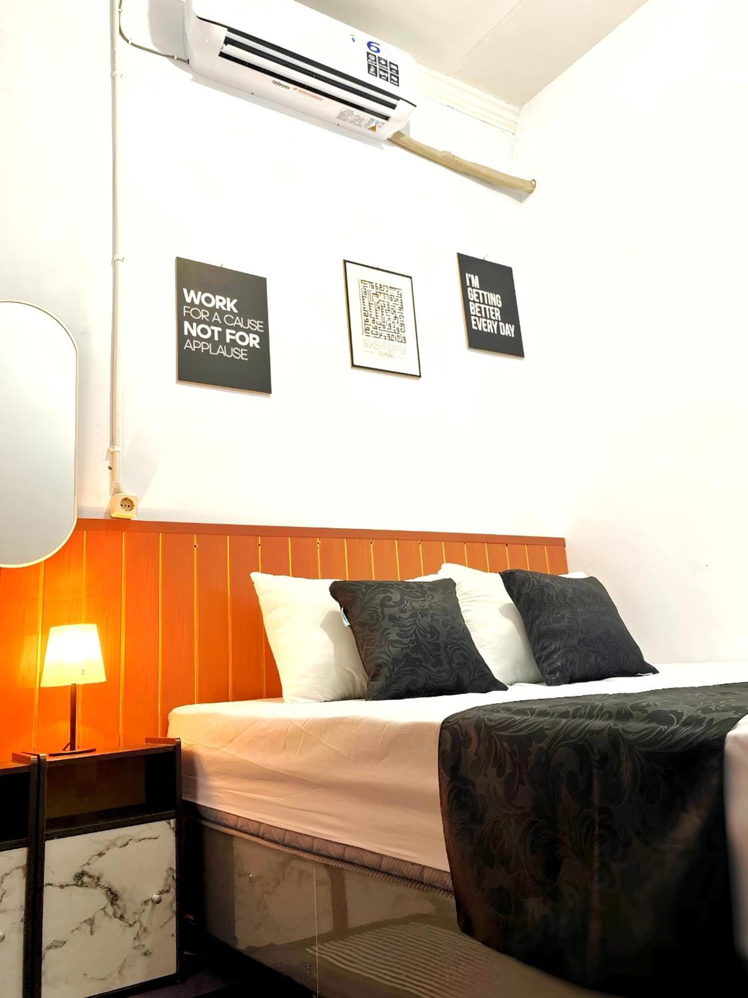 Jogja Day Inn Джок'якарта Екстер'єр фото